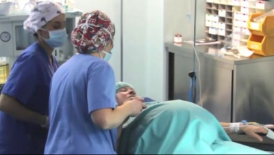 O copilă de 13 din Botoşani a devenit mamă. De ce sunt medicii îngrijoraţi