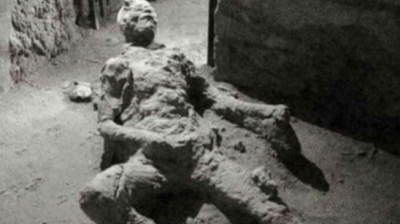 A fost prins de lavă într-un moment intim. Arheologii au fost ȘOCAȚI când l-au descoperit