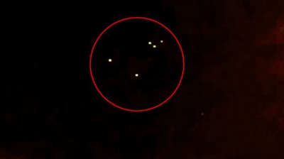 Au văzut mai multe luminițe ciudate pe cer și au început să filmeze. Misterul lor dăinuie și acum