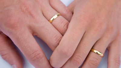De ce se poartă verigheta pe degetul inelar. Iată care este explicaţia
