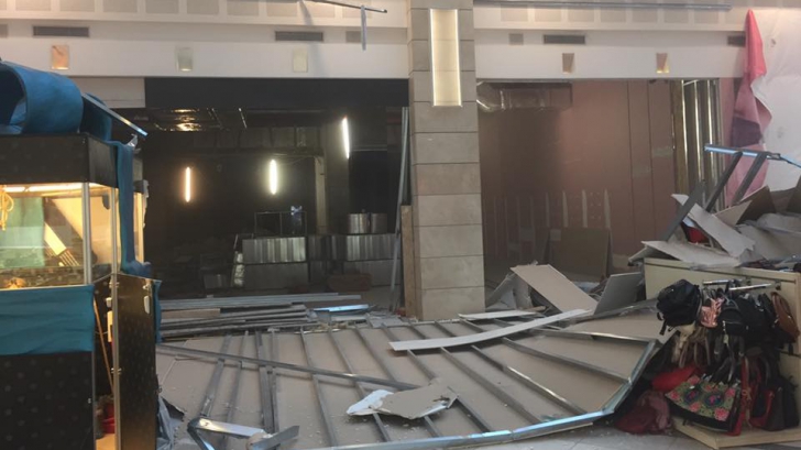 Incident într-un mall din București! Un perete fals s-a prăbușit