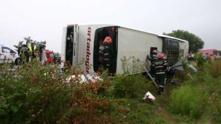 Accident GRAV: autocar răsturnat în Ungaria. Mai mulți răniți, un cetățean român în stare gravă