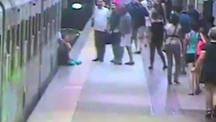 Incident șocant la metrou! Numai un MIRACOL i-a salvat viața acestei femei