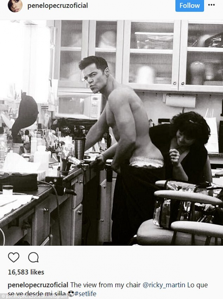 Ricky Martin, surprins într-o ipostază "picantă". Penelope Cruz a făcut fotografia