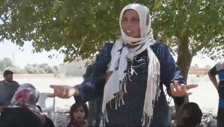 Lovitură dură pentru ISIS! Femeile din Raqqa își ard hijabul, după ce orașul a fost eliberat