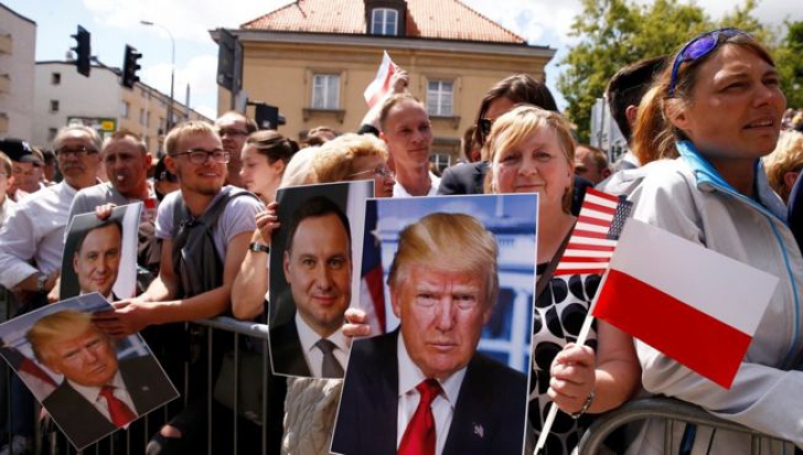 Polonia se transformă într-o dictocrație, iar Donald Trump a ajutat deriva guvernului de la Varșovia