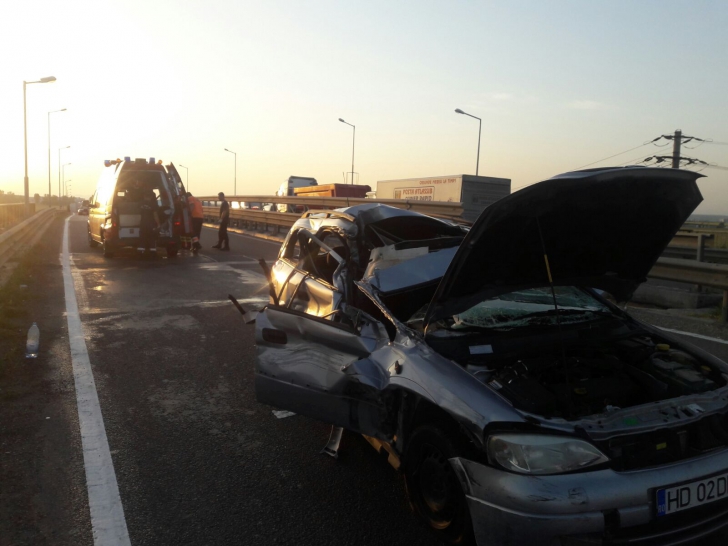 Accident SPECTACULOS în Prahova: 3 autovehicule s-au ciocnit! Imagini cu puternic impact emoțional