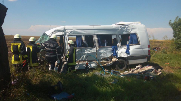 UPDATE. GRAV accident în Teleorman: un mort şi 16 răniţi