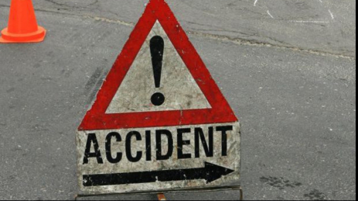 Accident SPECTACULOS în Caraș-Severin: Un autoturism și un TIR, implicate! Traficul, blocat