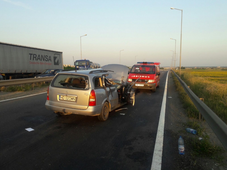 Accident SPECTACULOS în Prahova: 3 autovehicule s-au ciocnit! Imagini cu puternic impact emoțional