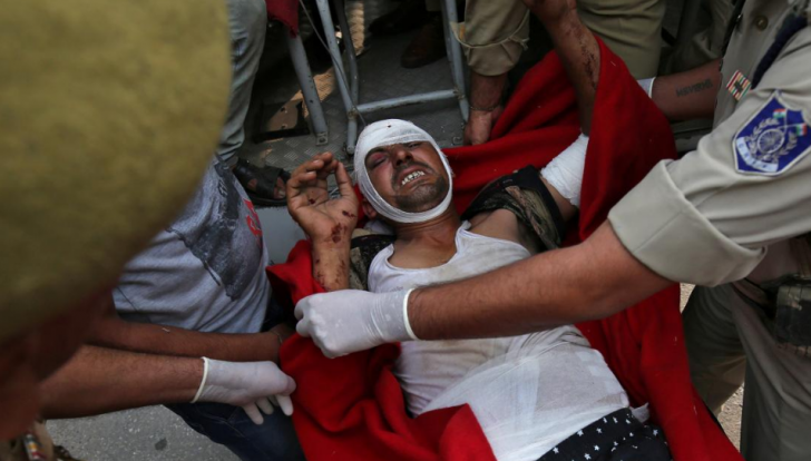 Grav accident în India. Cel puţin 16 morţi şi 27 de răniţi, după ce un autobuz s-a răsturnat