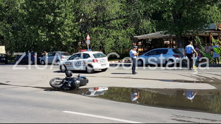 Grav accident la Mamaia. Un motociclist a fost lovit de un autoturism VIDEO