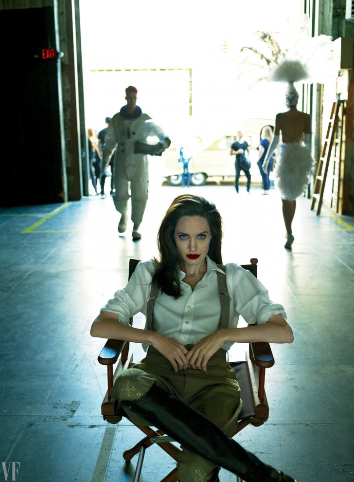 Angelina Jolie vorbeşte, în premieră, despre viaţa de după divorţ. Pictorial SPECTACULOS!