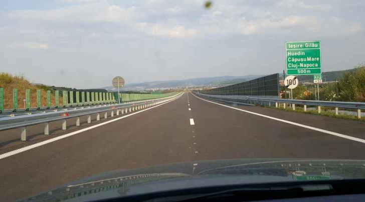 Autostrada care se termină în câmp