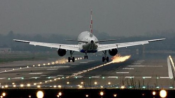 Un avion a decolat cu două ore întârziere, după ce pilotul s-a luat la bătaie cu o stewardesă