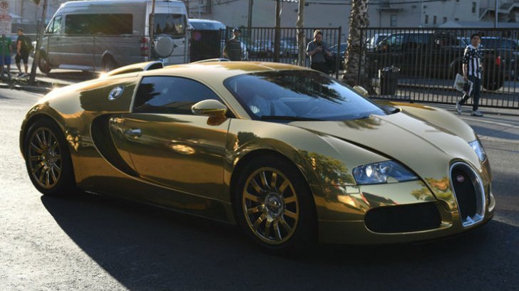 Poliţiştii au oprit un Bugatti suflat cu aur, de 2 milioane $. Când au văzut cine e şoferul, MIRAŢI