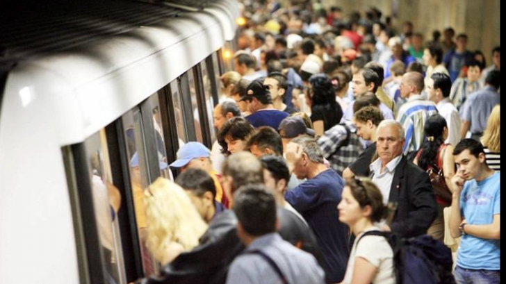 Cozi INFERNALE la metrou: Stația Piața Unirii, complet blocată! Răspunsul Metrorex - VIDEO