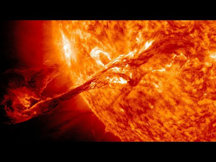 Semnal de alarmă dat de NASA: a apărut o pată uriaşă pe Soare! Efectele vor fi resimţite în curând