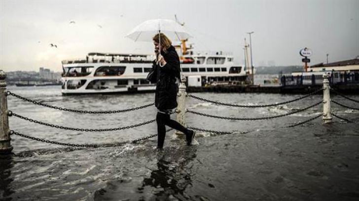 Istanbul sub ape! Metropola este grav afectată de viituri și precipitații masive