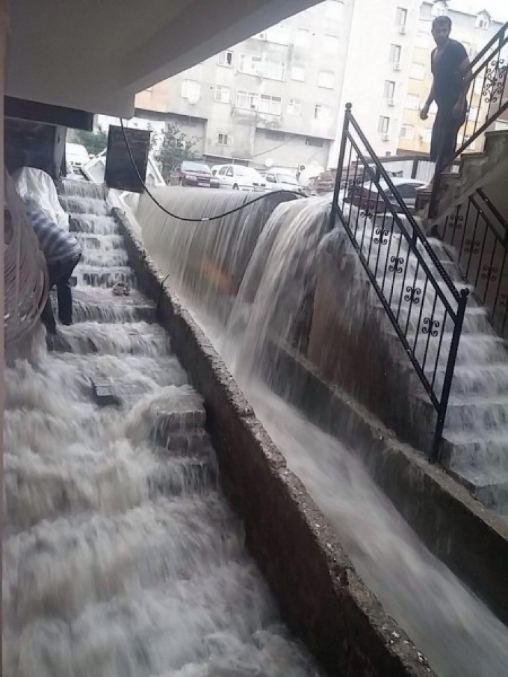 Istanbul sub ape! Metropola este grav afectată de viituri și precipitații masive