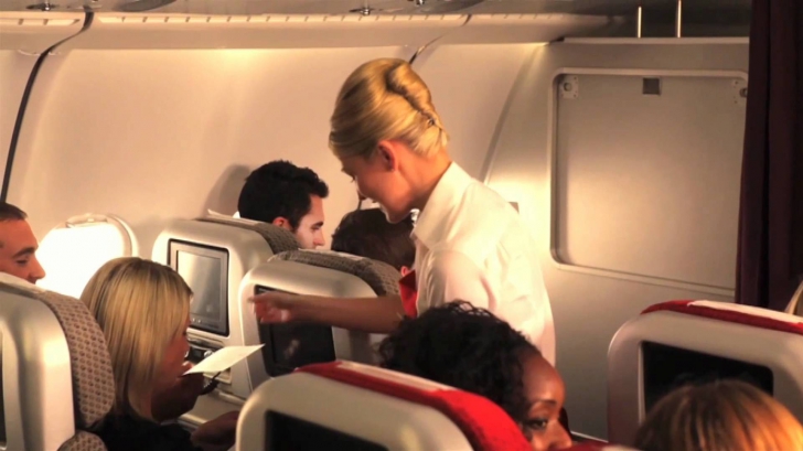 Stewardesele acestei companii sunt îmbrăcate într-un mod unic. Bărbaţii sunt fermecaţi de ele