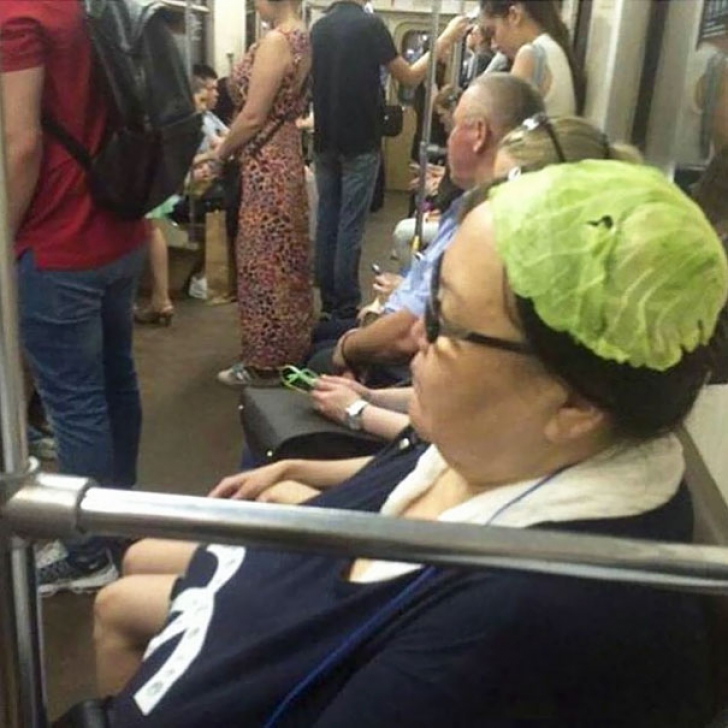 Cele mai ciudate imagini din metrou. Nu-ți vine să crezi că sunt reale