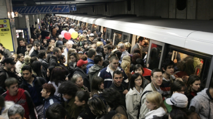 Panică la metroul din București. Călătorii au fost nevoiți să iasă din vagoane
