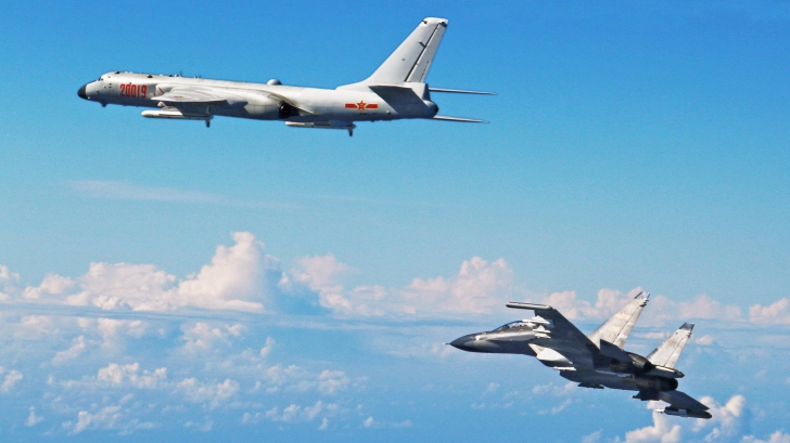 Oficialii SUA recunosc: avion de luptă, interceptat în spațiul aerian al Chinei 