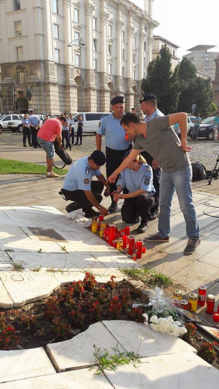 "Durere şi protest". Poliţiştii, în faţa MAI, în memoria colegului lor ucis în gara din Suceava