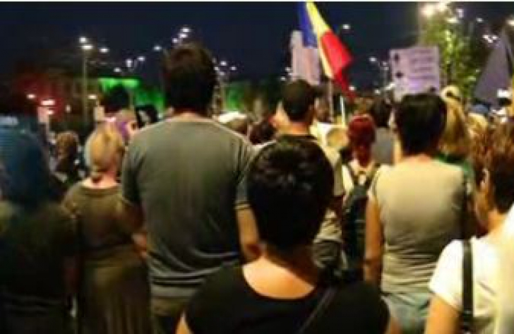 Marș de susținere a DNA. O mie de oameni, în stradă în București. Au scandat împotriva PSD