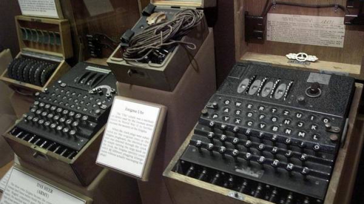 Mașina de criptat "Enigma", scoasă la licitaţie. Cu cât a fost adjudecată