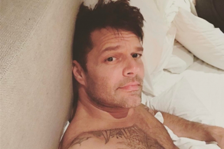 Ricky Martin, surprins într-o ipostază "picantă". Penelope Cruz a făcut fotografia