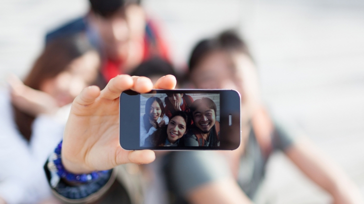Staruri și selfie-urile lor celebre dinaintea telefoanelor mobile. Al 6-lea este de pe altă lume!