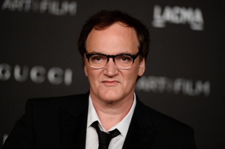 Regizorul Quentin Tarantino s-a logodit cu o cântăreață cu 21 de ani mai tânără! Iată cum arată