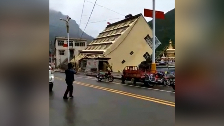Tibet, clădire cu patru etaje s-a prăbușit într-un râu, în urma eroziunii pământului