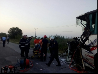 Tragedie rutieră la Arad! 2 morți și 10 răniți. Trei dintre răniți, în stare critică(VIDEO)
