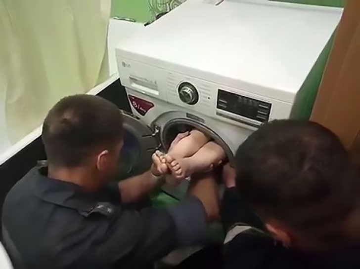 Blocat în mașina de spălat