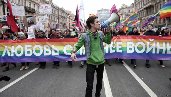 Miting pro-gay desfăşurat la Sankt Petersburg. Ce s-a întâmplat în timpul defilărilor