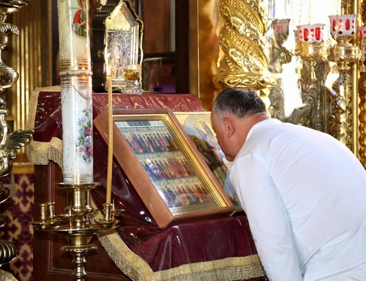 "Cu Doamne ajută" în campanie. Președintele R. Moldova Igor Dodon, selfie pe Muntele Athos
