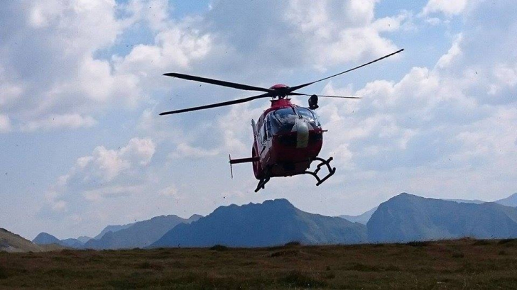 Acțiune de salvare periculoasă în Făgăraș! Turista căzută în prăpastie, recuperată de salvamontiști