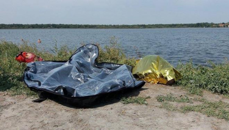 Moarte suspectă în stațiunea Lacu Sărat. Un bărbat a murit în timp ce înota