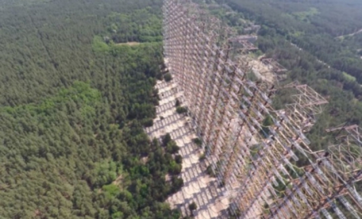 Aceste poze n-ar fi trebuit niciodată să ajungă pe net. Cu dronele, au fotografiat locuri interzise