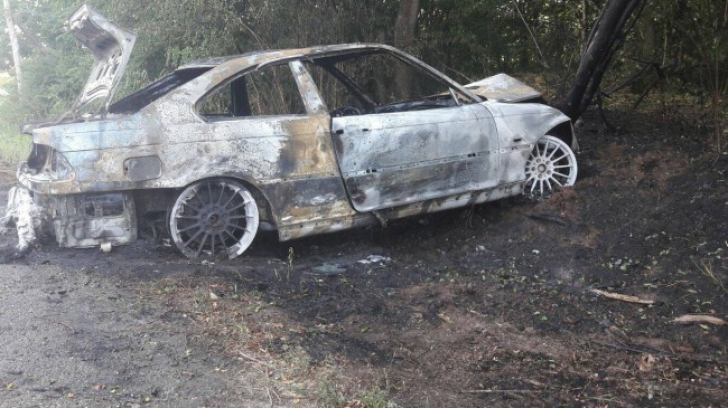 Au dat peste un BMW ars în totalitate. Nimeni lângă el. Apoi au aflat și cauza: halucinant!