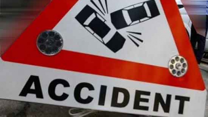 Microbuz implicat într-un accident rutier grav: șase persoane au fost transportate la spital
