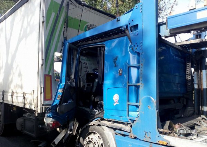 Accident șocant pe drumul dintre Arad și Oradea între trei TIR-uri