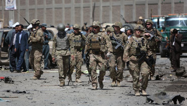 Afganistan: 13 civili, uciși în lovituri aeriene ce vizau o bază a talibanilor