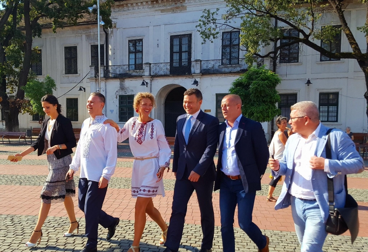 FOTO. Ce mai face PNL, în vacanţa parlamentară