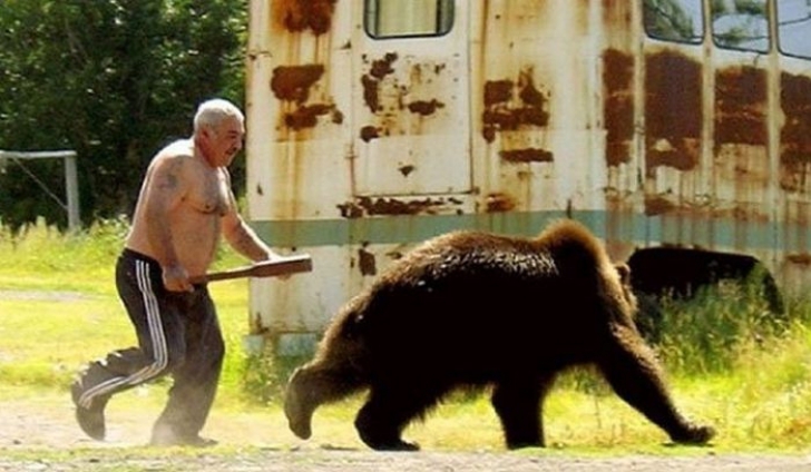 Ce fac de fapt rușii cu bâtele de baseball. IMAGINI INCREDIBILE