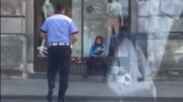 Imaginile zilei în România. Un polițist merge la o bătrânică. Ce urmează este tulburător..