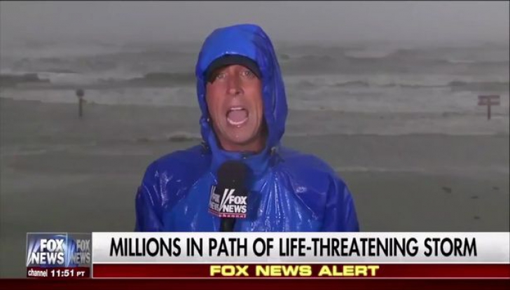 Ce a pățit acest reporter în timpul uraganului din Texas. Toți telespectatorii au râs